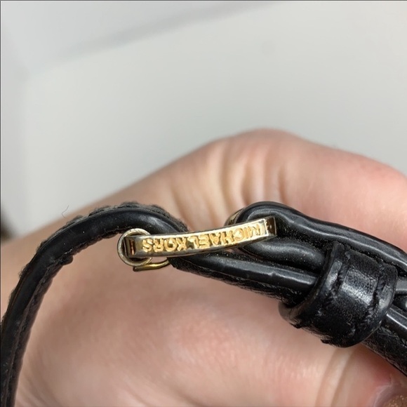 Michael Kors Signature Jet Set Tote Color: Black - Picture 9 of 9